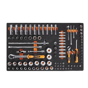 M100 Assorted of sockets and tools in a soft thermoformed tray
