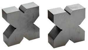 1202.00 - Pair of steel V-blocks - 20 microns